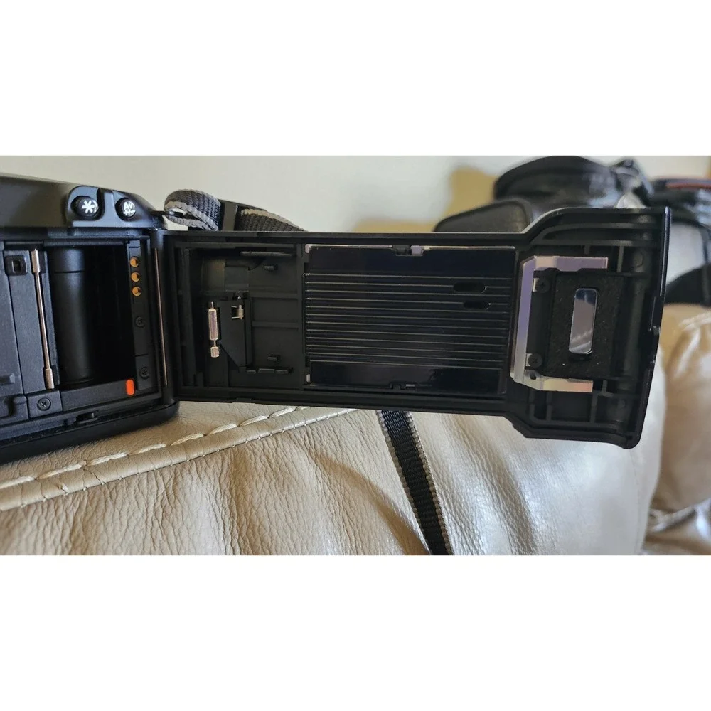 Canon EOS Rebel X 35mm Film Camera W/ Sigma 28-80 Lens & Speedlite 200E And Bag. - Picture 14 of 16